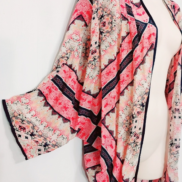 🔵BOGO FREE🔵 Feathers by Tolani Kimono Open Front One Size - Picture 3 of 6